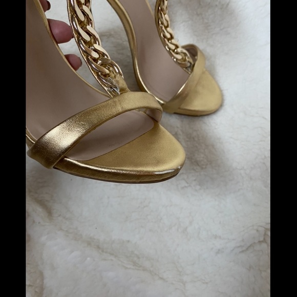 BEBE GOLD “SHIREEN” HEELS WITH GOLD CHAIN-LINK - Picture 7 of 11